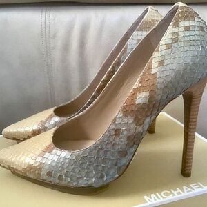 Michael Kors Painted Python Light Blue Size 7 NIB Unworn